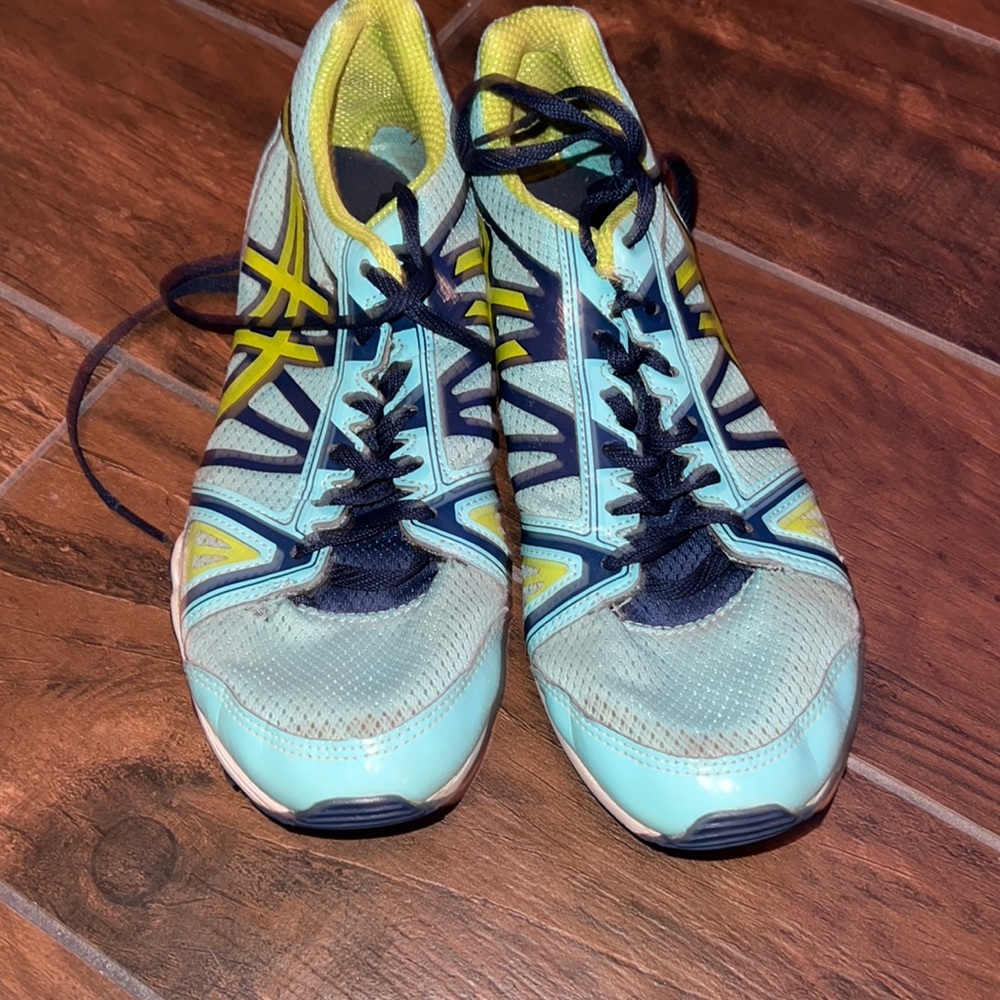TRACK SHOES